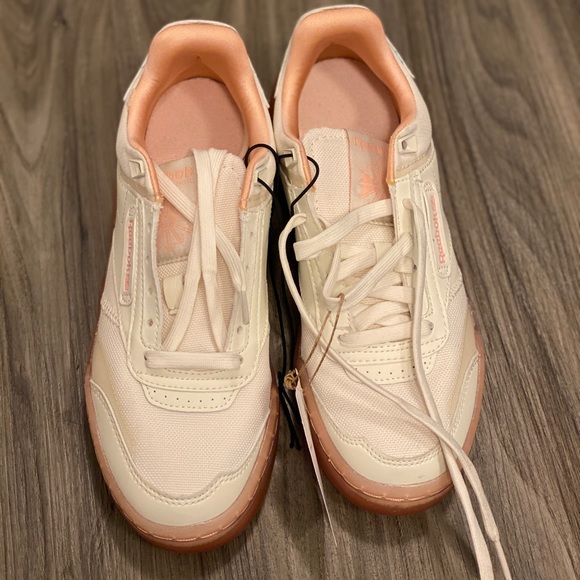 Brand new Reebok shoes - Picture 3 of 4